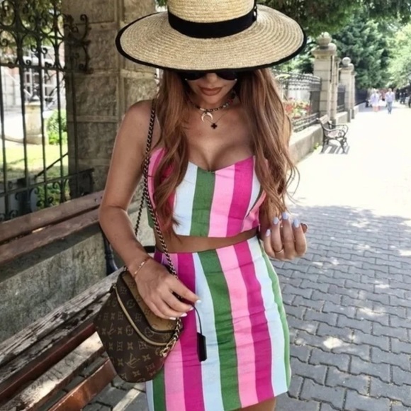 Zara Tops - Zara striped crop top blogger favorite